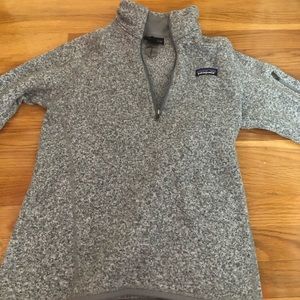 grey women’s small Patagonia quarter zip✨